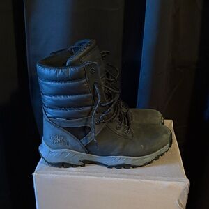 The North Face Men's Black and Gray Boots